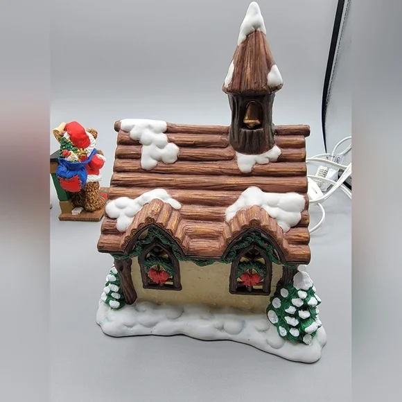 Hollybeary USA Christmas Village Set Of 4 - Picture 12 of 16